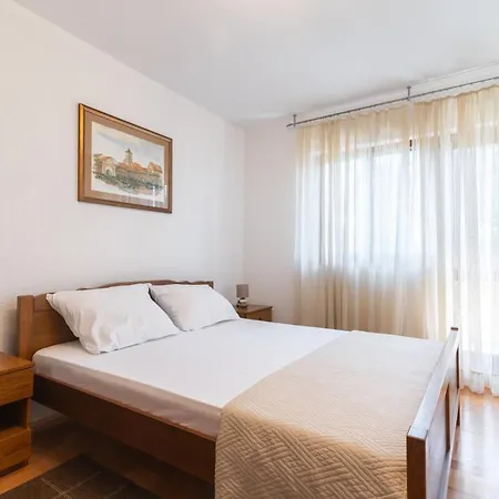 Beachfront Calm Sea * Preko