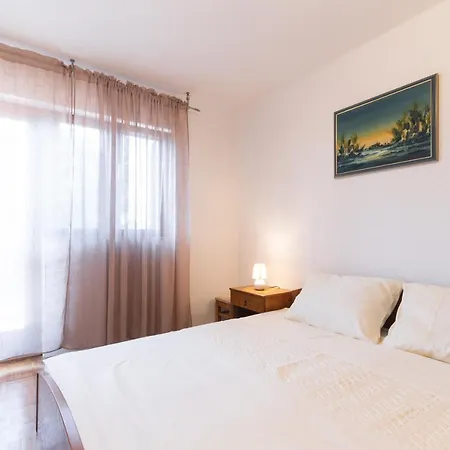 Beachfront Calm Sea Apartment *