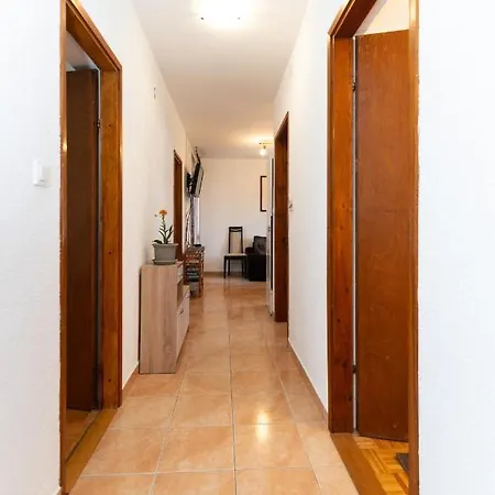 Beachfront Calm Sea Apartment Preko