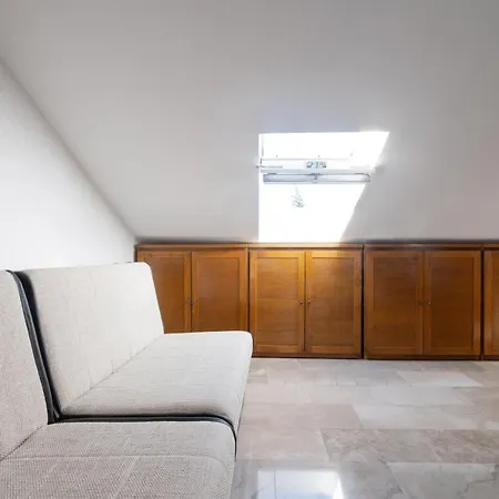 Beachfront Calm Sea * פרקו