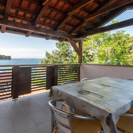 Beachfront Calm Sea * פרקו