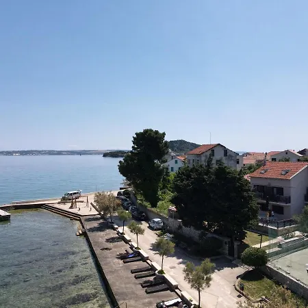 Beachfront Calm Sea Apartman *