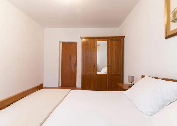 Beachfront Calm Sea بريكو