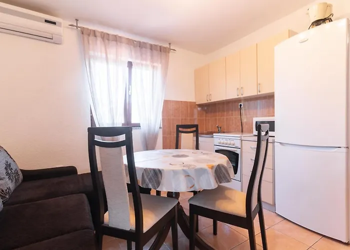 Beachfront Calm Sea * بريكو