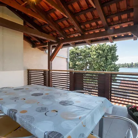 Beachfront Calm Sea Apartman *
