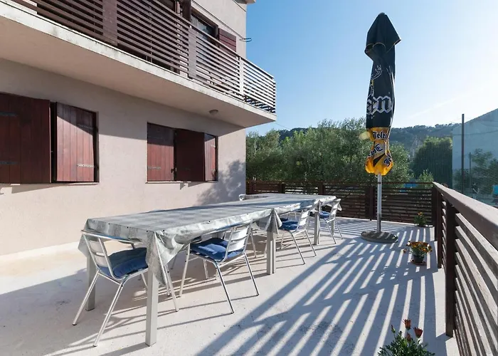 Beachfront Calm Sea * Preko