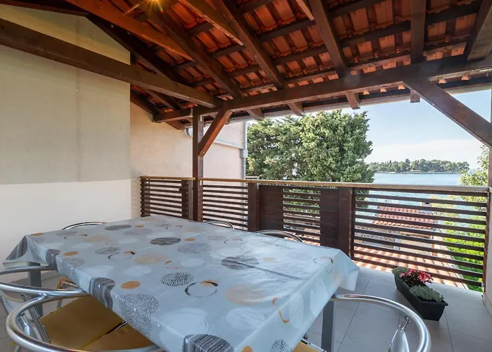 Beachfront Calm Sea Apartmán *